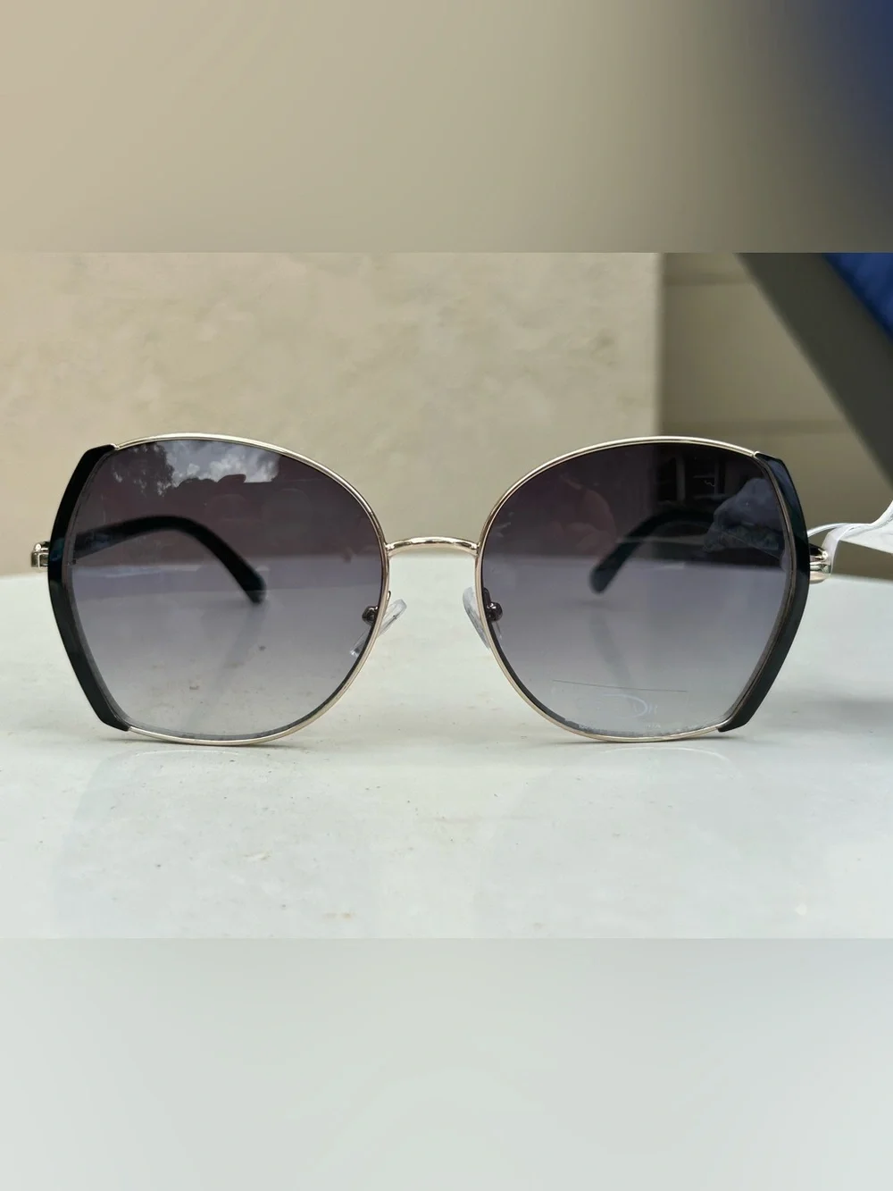 Oscar De La Renta, women’s Oversized Gradient Black Frame Sunglasses